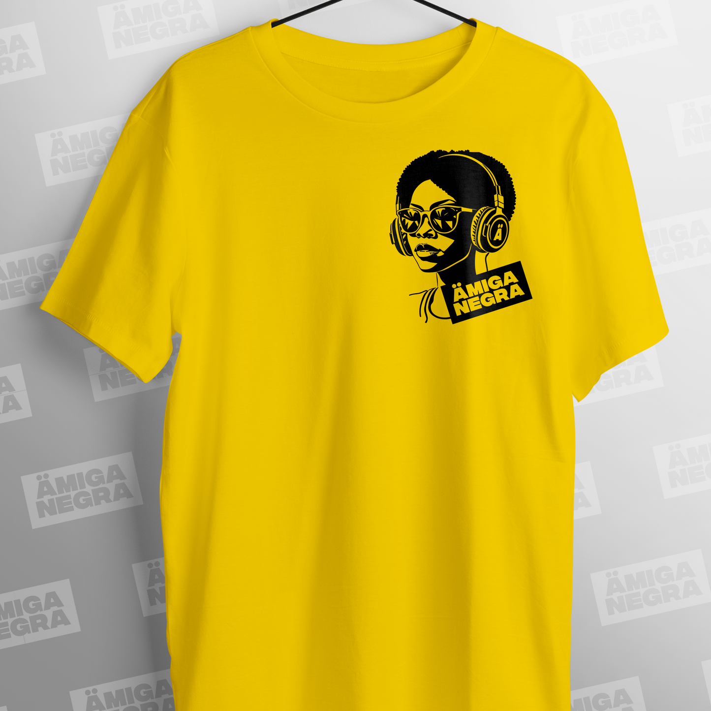Headphones – Amiga Negra (T-shirt)