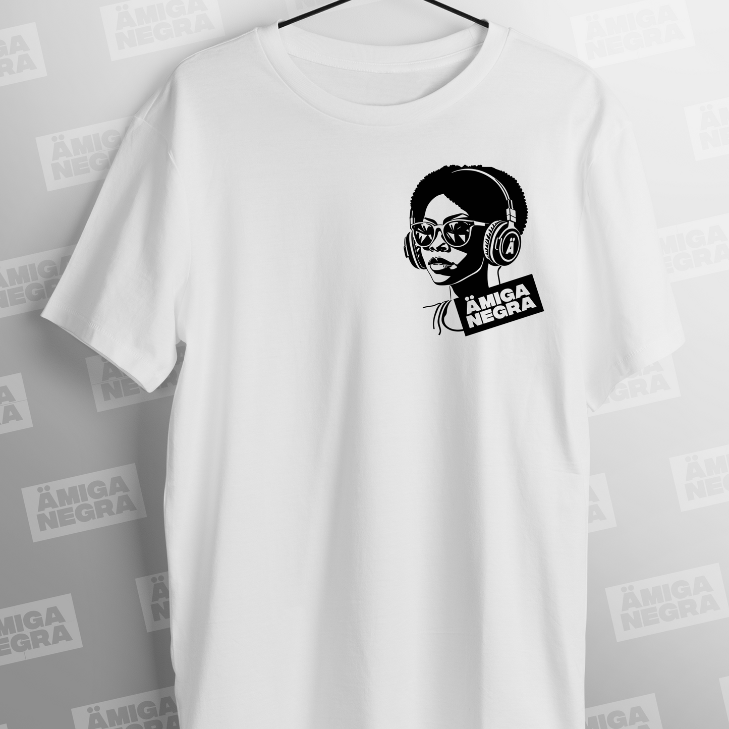 Headphones – Amiga Negra (T-shirt)